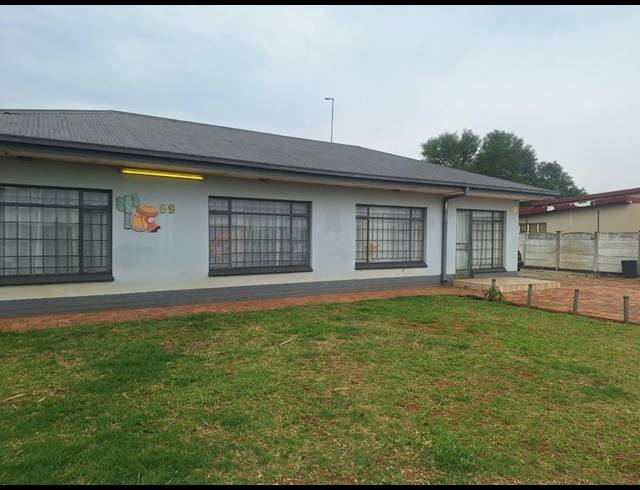 5 BEDROOM HOUSE FOR SALE IN MEIRINGSPARK